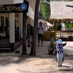 Oskar utanför Sanukskolan