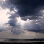 Under denna himlen låg Martin och guppade i vågorna