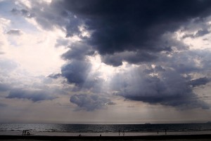 Under denna himlen låg Martin och guppade i vågorna