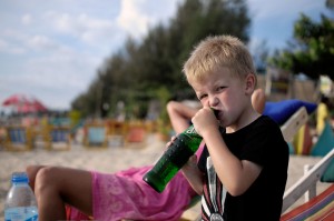 Oskar dricker... Sprite.