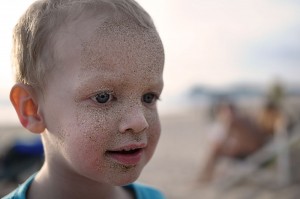 Max har gjort ett dyk ner i sanden