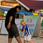 Oskar lirar boll med killen från skönhetssalongen (eller nåt)