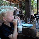 Oskar blev bjuden på milkshake av barpersonalen på Southern Lanta