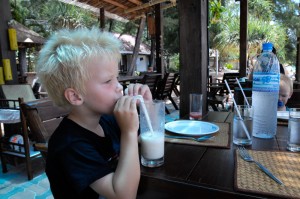 Oskar blev bjuden på milkshake av barpersonalen på Southern Lanta