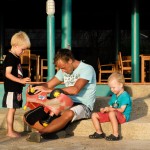 Oskar, Martin och Max lagar sparkbil