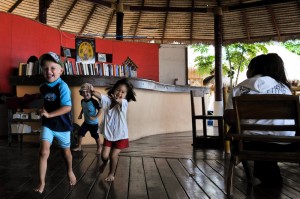 Oskar och Max med kompis